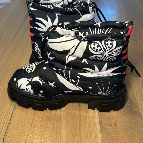 FARM Rio Lug Sole Puffer Bootie In Cerrado Sky Black - Picture 8 of 9